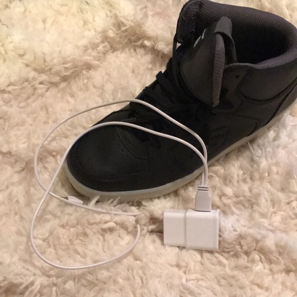 Sneakers - Picture 8 of 8